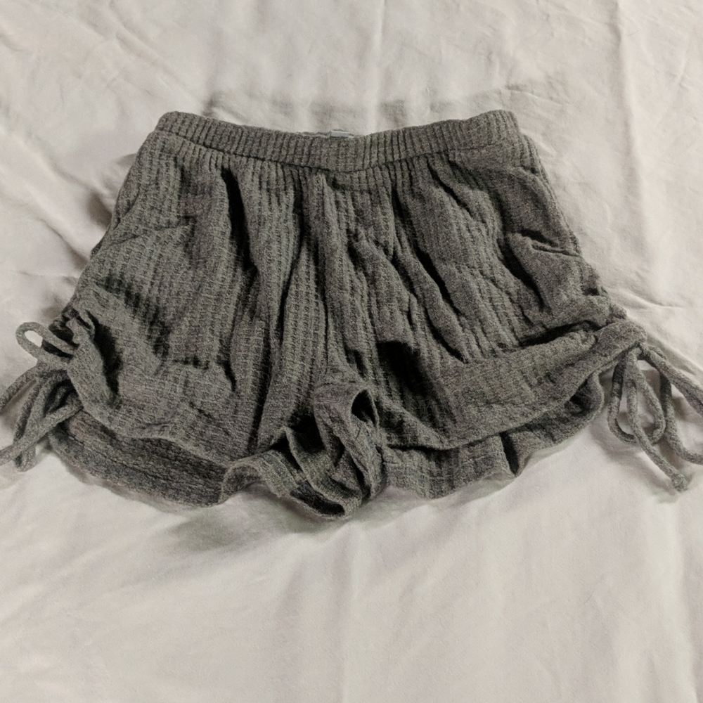 GAZE WAFFLE PRINT RUCHED SHORTS